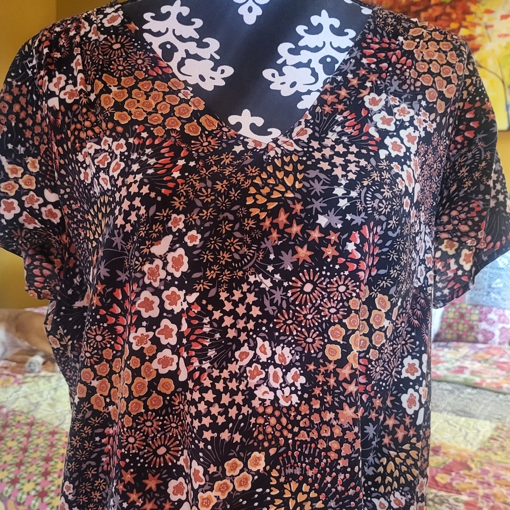 Hinge short sleeved blouse size large